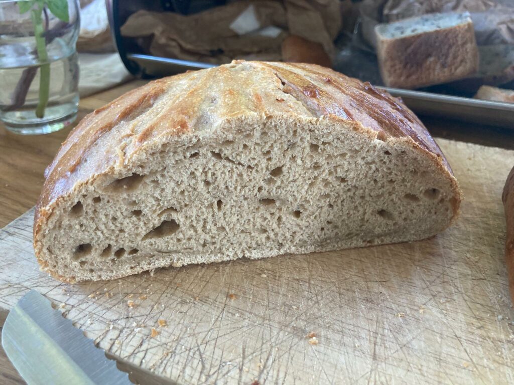Pain bio 100% levain, farines et ingrédients issus de l’agriculture biologique. Farines locales.