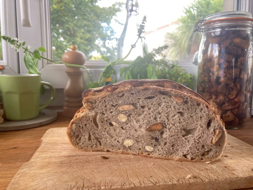 Pain bio 100% levain, farines et ingrédients issus de l’agriculture biologique. Farines locales.